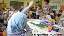 Уряд Австрії планує заборонити носити хустки дівчатам у садках і школах