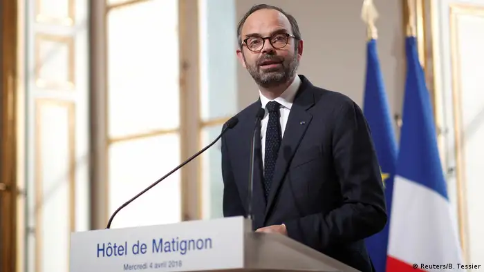 El primer ministro francés, Edouard Philippe, subrayó hoy su determinación a sacar adelante la reforma del sistema ferroviario, pese a las huelgas. Philippe avisó que no cederá en los principales puntos que han suscitado el rechazo sindical. (5.04.2018).