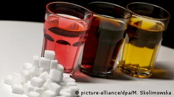 Beslenme uzmanları özellikle çocukların şekerli içecek tüketimine karşı uyarılarda bulunuyor