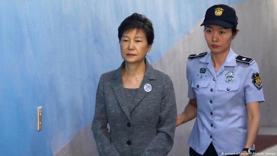 South Korea S Ex President Park Geun Hye Receives 24 Year Jail Term News Dw 06 04 18