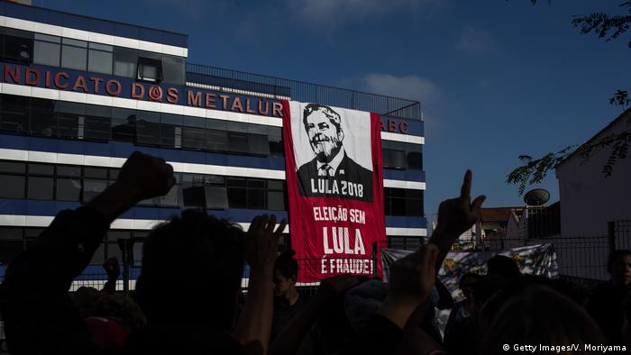 Демонстрация сторонников экс-президента Бразилии Лулы да Силва в Сан-Паулу