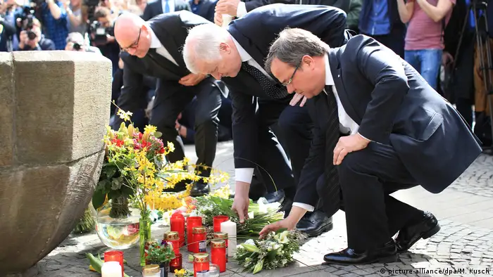 Deutschland Münster Attacke mit Campingbus | Gedenken Horst Seehofer & Armin Laschet (picture-alliance/dpa/M. Kusch)