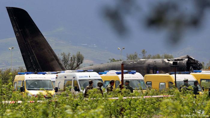 Militärflugzeug in Algerien abgestürzt (Reuters/R. Boudina)