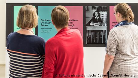 Infotafel zu Anne Frank Ausstellung Kinder im KZ Bergen-Belsen (Stiftung niedersächsische Gedenkstätten/W. Musterer)