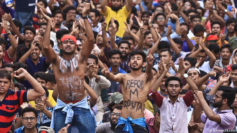 Opa akasini ruscha jinsiy aloqa qilishga kondirgan Milf onlayn jinsiy aloqa