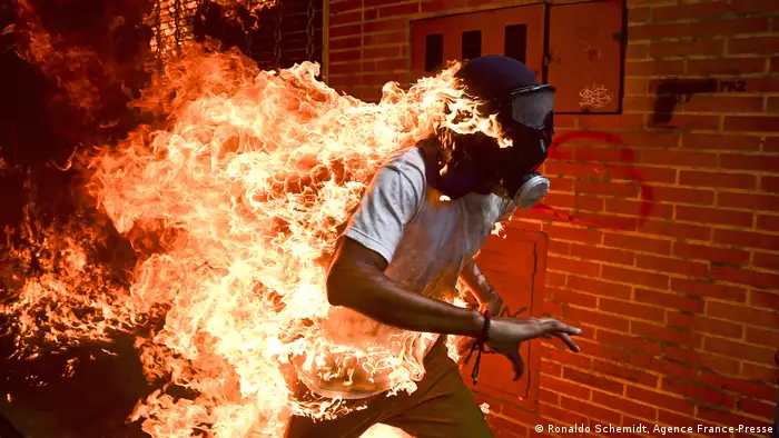 ACHTUNG SPERRFRIST 22.30 UHR Winner World Press Photo 2018 Spot News (Ronaldo Schemidt, Agence France-Presse)