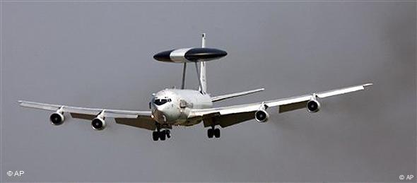 AWACS im Landevorgang (Foto: AP)