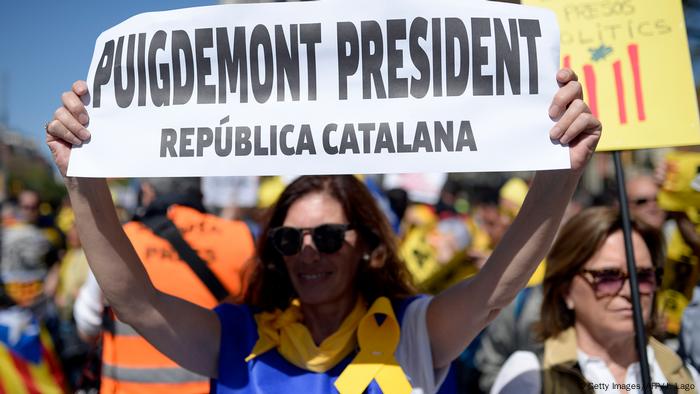 Spanien Barcelona Demonstration für inhaftierte katalanische Politiker (Getty Images/AFP/J. Lago)
