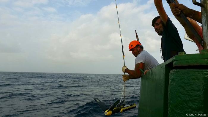 side-scan sonar