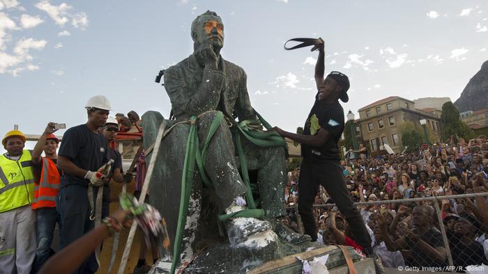 Beschädigte Statue von Cecil John Rhodes in Kapstadt. (Getty Images/AFP/R. Bosch)