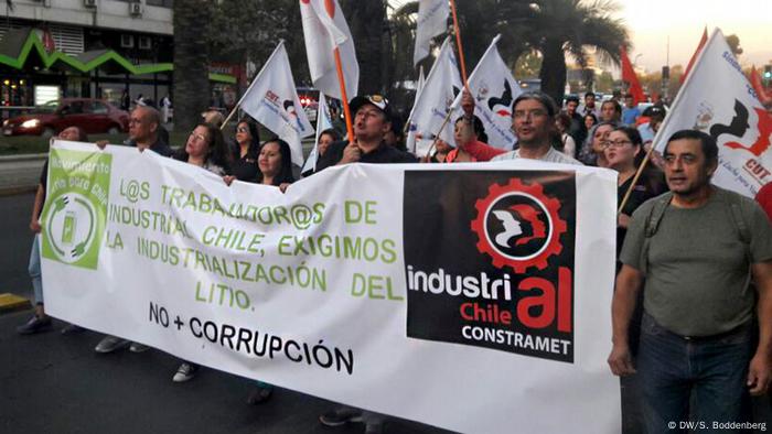 Manifestación en contra de la privatización de una de las riquezas minerales del país, el litio. 