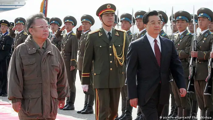 Hu Jintao zu Besuch in Nordkorea, 2005 (picture-alliance/AP Photo/Xinhua)