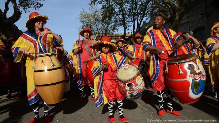 Foto: Candombe: folkloristische Tanzbewegungsform der Afro-Lateinamerikaner in Montevideo. Immaterielles Kulturerbe, UNESCO.
Foto Copyright: Rodrigo López. Comisión de Patrimonio Cultural de la Nación, Uruguay.
