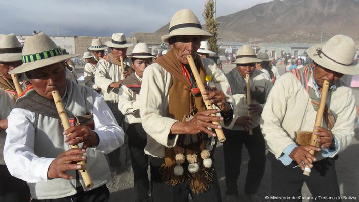 Foto: Música Aymara de Bolivia, Chile y Peru. Aymara-Musik aus Bolivien, Chile und Peru. Immaterielles Kulturerbe, UNESCO.
Foto Copyright: Unidad de Patrimonio Inmaterial (UPI), Ministerio de Cultura y Turismo – Bolivia.