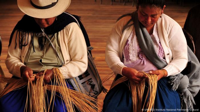 Foto: Strohhut aus Ecuador. Immaterielles Kulturerbe, UNESCO.
Foto Copyright: Instituto Nacional de Patrimonio Cultural. Web UNESCO