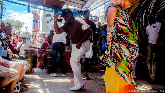 Foto: Rumba, Tanz kubanischer Herkunft. Immaterielles Kulturerbe, UNESCO.
Foto Copyright: Medina Hernández, AHS, 2015. Web UNESCO.