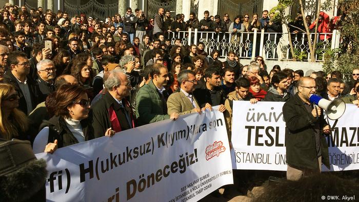 Barış akademisyenleri görevlerine dönemedi