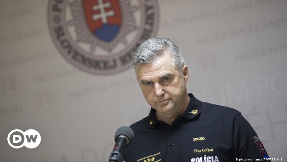 Photo of Slovensko zatýka bývalého šéfa polície v súvislosti s vraždou novinára  Novinky |  D.W.