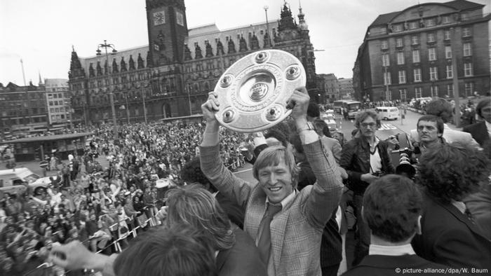 Bildergalerie HSV-Abstieg | Hamburger SV Deutscher Meister 1979 - Bundesliga (picture-alliance/dpa/W. Baum)