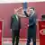 EU-Kommisar Johannes Hahn mit  mazedonischem Ministerpräsidenten Zoran Zaev