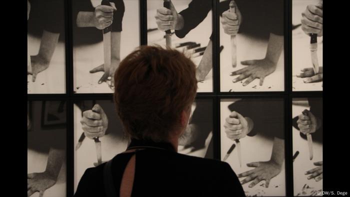 Foto der Arbeit Rhythm 10 von Marina Abramovic in Bonn.