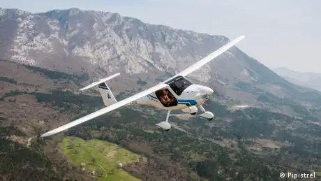  Umweltfreundliches Fliegen mit Elektroflugzeuge, Beispiel Pipistrel Alpha Electro (Pipistrel )