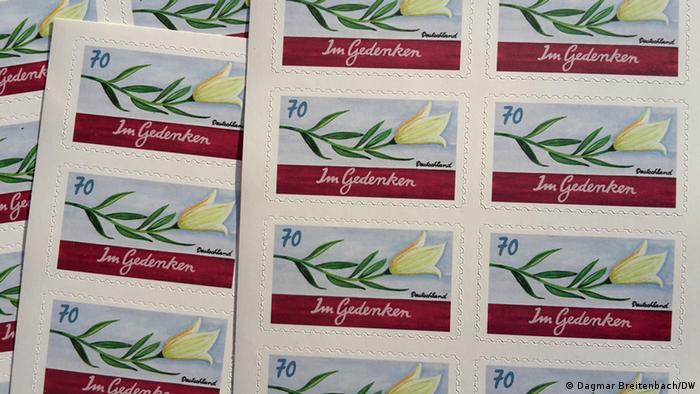 Briefmarken mit Blüte, 70 Cent, Im Gedenken.