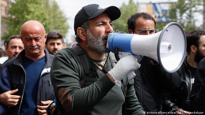 Armenien Nikol Pashinyan Opposition (picture-alliance/dpa/TASS/A. Geodakyan)