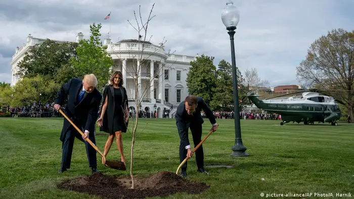 USA Donald Trump, Emmanuel Macron und die First Ladys im Weißen Haus in Washington (picture-alliance/AP Photo/A. Harnik)
