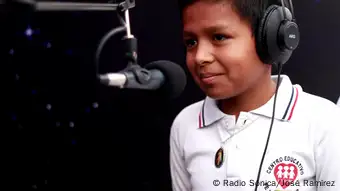 Der Schüler José Alberto Fajardo träumt von einer Radiokarriere.