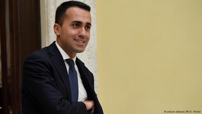 El líder del M5S, Luigi di Maio, afirmó hoy que su partido no apoyará un Gobierno tecnócrata y renovó su propuesta a la Liga Norte de Matteo Salvini de elegir a una tercera persona. La propuesta se produjo tras la reunión de di Maio con con el jefe de Estado, Sergio Mattarella. (7.05.2018).