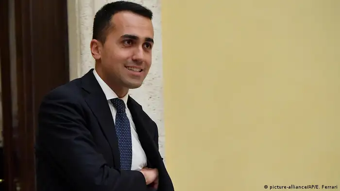 El líder del M5S, Luigi di Maio, afirmó hoy que su partido no apoyará un Gobierno tecnócrata y renovó su propuesta a la Liga Norte de Matteo Salvini de elegir a una tercera persona. La propuesta se produjo tras la reunión de di Maio con con el jefe de Estado, Sergio Mattarella. (7.05.2018).