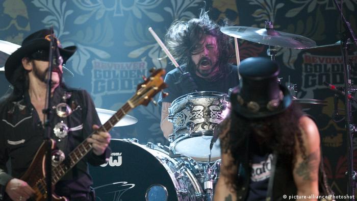 Lemmy Kilmister, Dave Grohl Slash bei einem Auftritt. (picture-alliance/Photoshot)