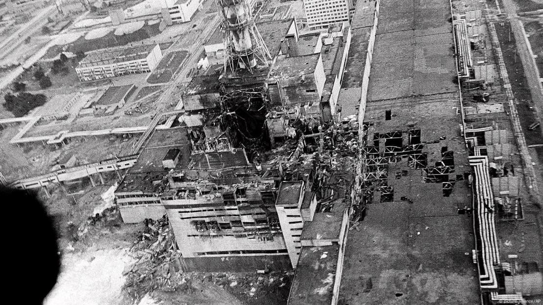 Vista aérea da usina nuclear de Cherrnobyl após acidente nuclear (fofo de maio de 1986)