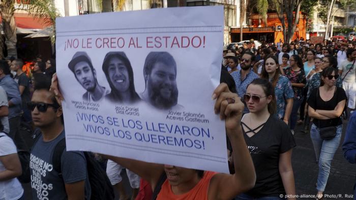 Mexiko vermisste Studenten (picture-alliance/AP Photo/R. Ruiz)