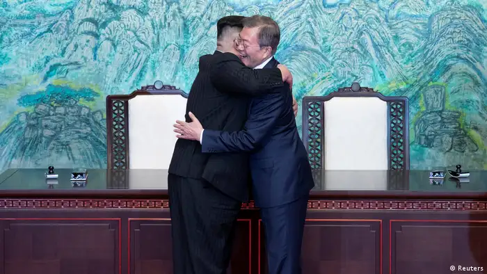 Korea-Gipfel 2018 Umarmung Kim und Moon (Reuters)