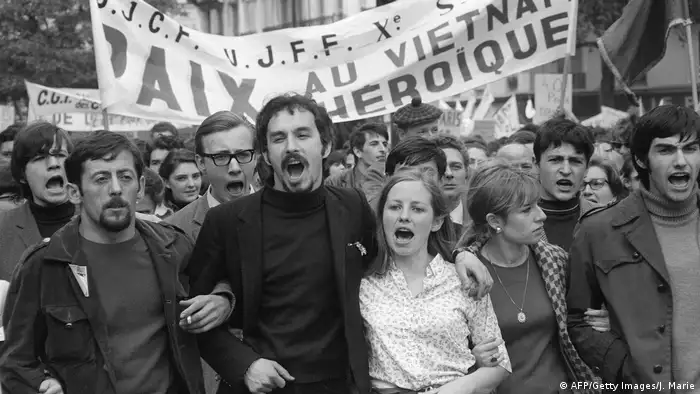 Protest gegen den Vietnamkrieg am 1. Mai 1968 in Paris (AFP/Getty Images/J. Marie)