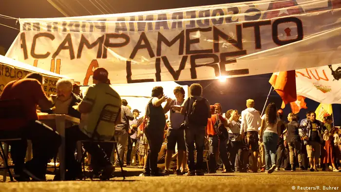 Brasilien Curitiba Camp von Unterstützern des ehemaligen Präsidenten Lula (Reuters/R. Buhrer)
