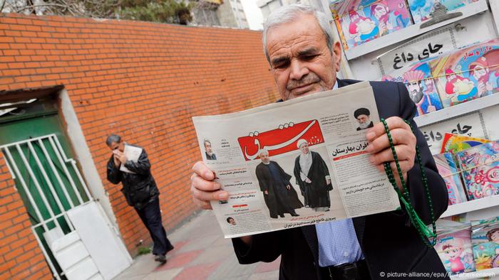 Iran Teheran Zeitung mit Präsident Hassan Rouhani und Akbar Hashemi Rafsanjani