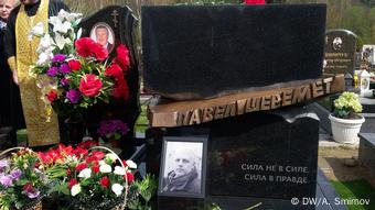 Мемориальный камень в память о Павле Шеремете на кладбище в Минске