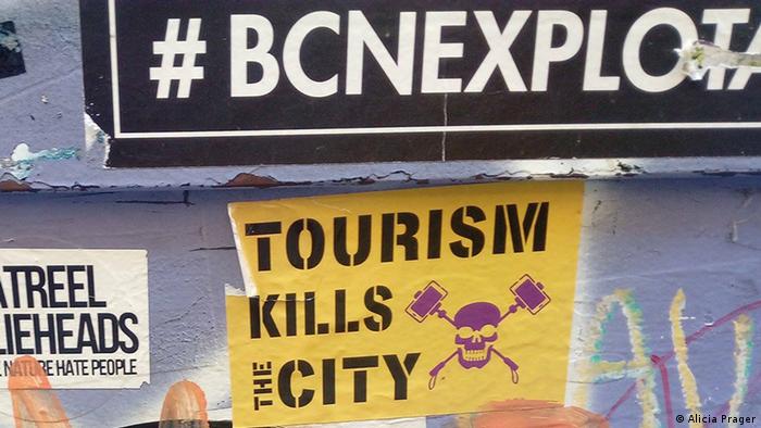 Letrero: El turismo mata la ciudad