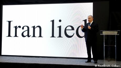 Benjamin Netanjahu mit seiner Präsentation Israel - Iran Sicherheit Verteidigung (Reuters/A. Cohen)