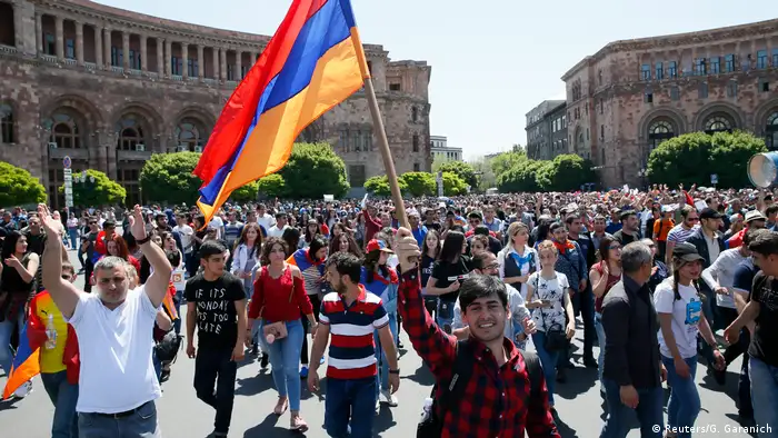 Por supuesto, estamos dispuestos a estar en la oposición. El Partido Republicano nunca dará la espalda a los intereses del país y del Estado. Estamos preparados para ver lo positivo y criticar lo negativo, apelando al diálogo para solucionar los problemas, dijo Vagram Bagdasarián, líder de la formación oficialista en la Asamblea Popular (Legislativo). (7.05.2018).