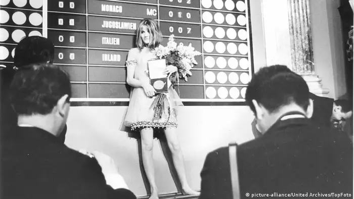 ESC Outfits | Sandie Shaw (1967) (picture-alliance/United Archives/TopFoto)