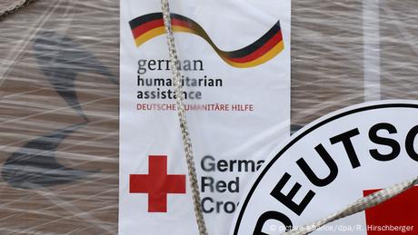 Symbolbild das Deutsche Rote Kreuz in Afrika (picture-alliance/dpa/R. Hirschberger)
