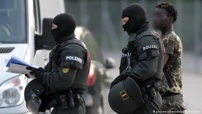 Deutschland Polizeieinsatz im Flüchtlingsheim
