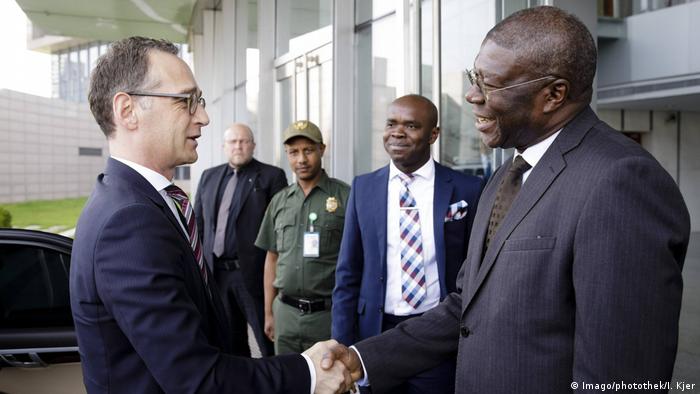 Bundesaußenminister Heiko Maas trifft mit dem Vize-Vorsitzenden der AU-Kommission, Thomas Kwesi, zusammen (Foto: Imago/photothek/I. Kjer)