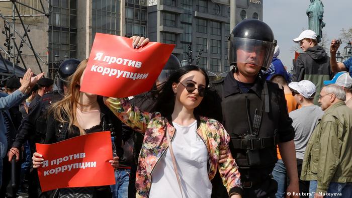 Задержания на митинге Он нам не царь в Москве.