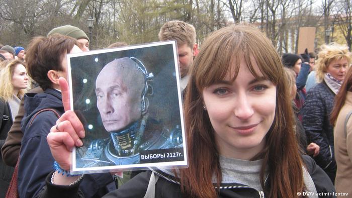 Участница митинга Он нам не царь в Санкт-Петербурге Александра.