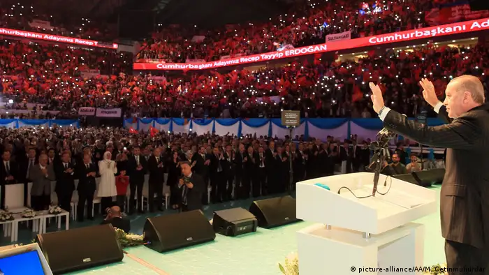 Cumhurbaşkanı Recep Tayyip Erdoğan partisi AKP'nin adayı